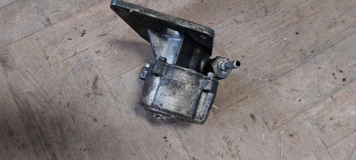Peugeot 1.9 d , TD vakuová pumpa - 3