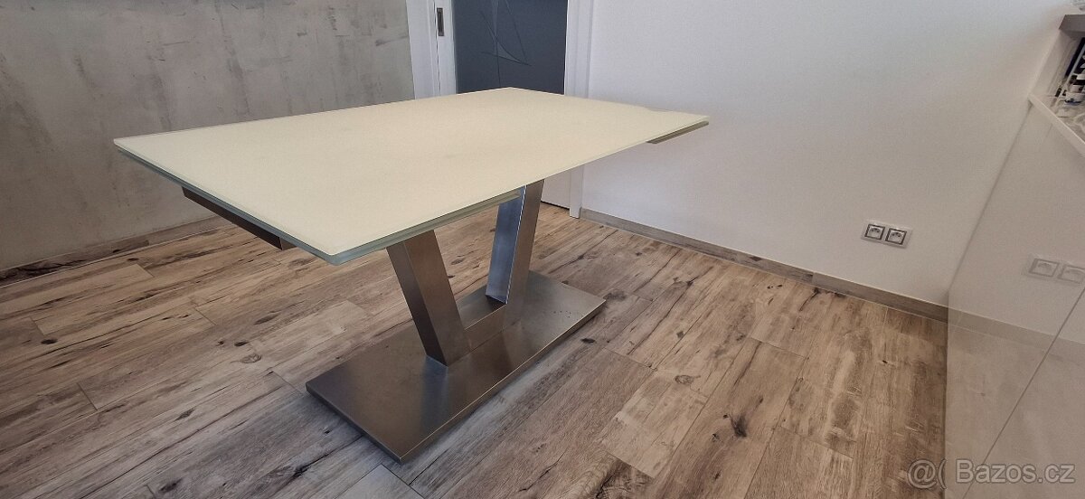 Rozkládací jídelní stůl - 3