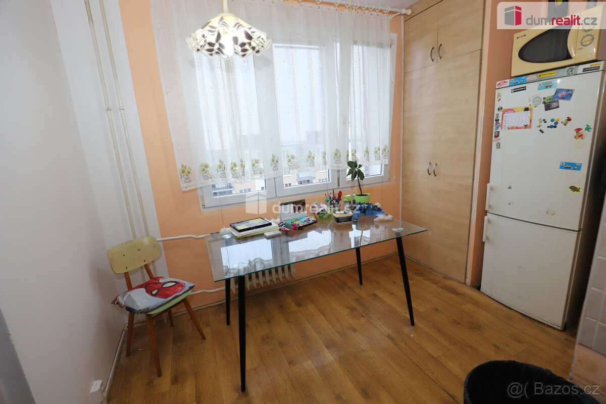 Krásný slunný byt v šestém patře (ze sedmi) panelového domu - 3