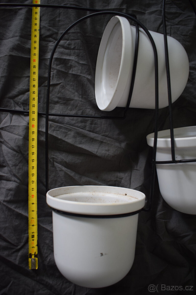 3 závěsné obaly na květináče na kovové konstrukci - 3