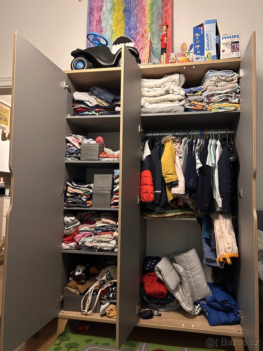 Skříň do dětského pokoje – šedá & světlé dřevo - 3