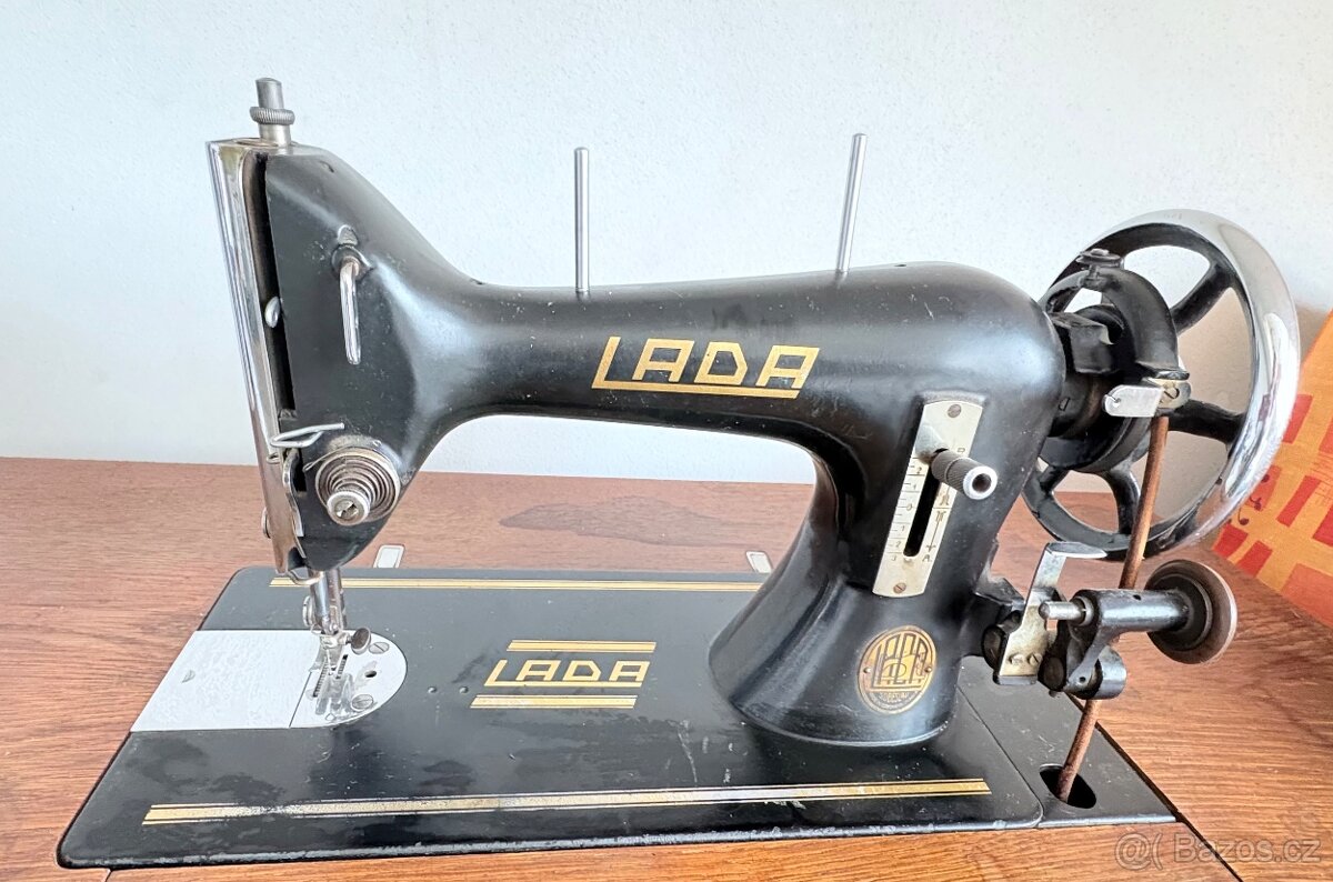 Šicí stroj LADA - 3