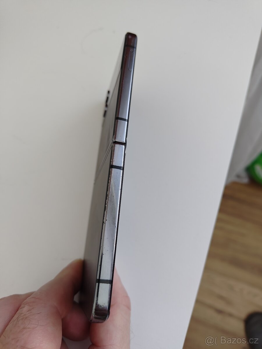 Samsung Galaxy Z Flip 4 - 3