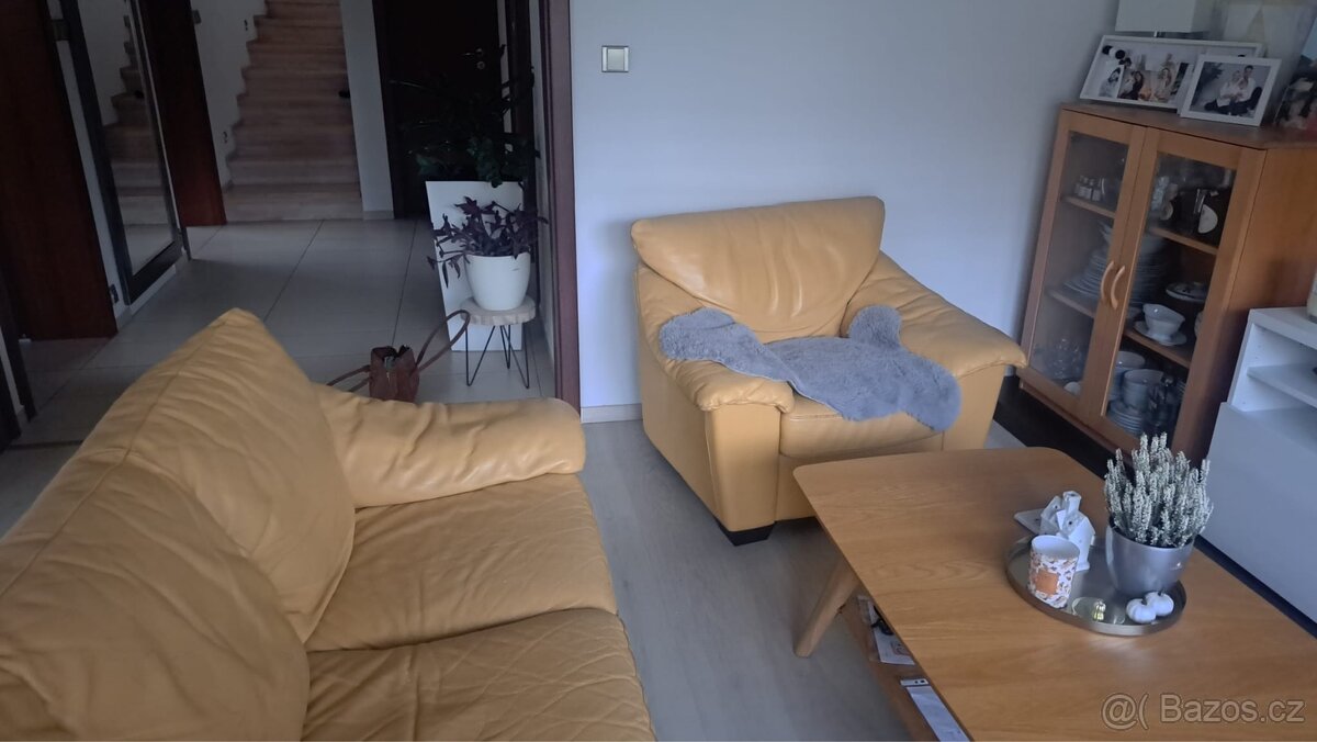 Sedačka, křeslo a taburet - 3
