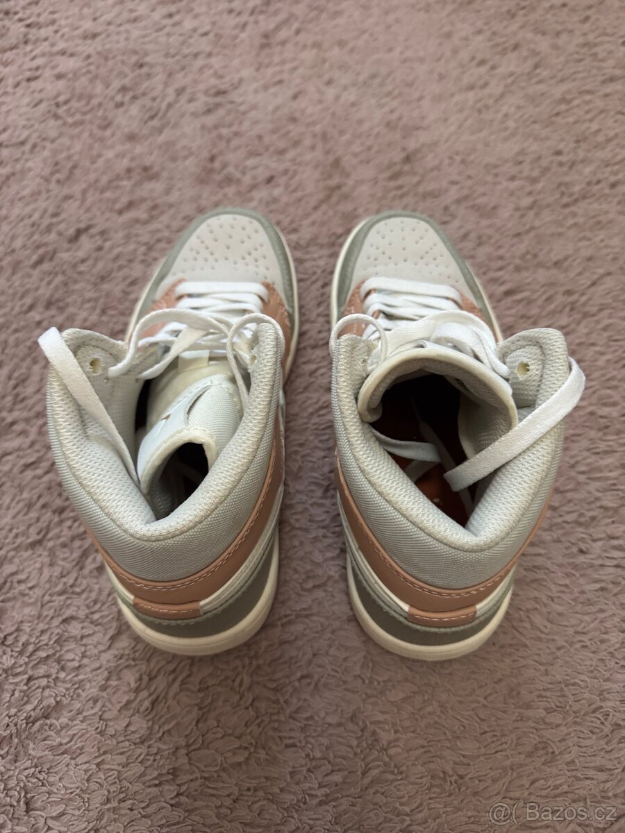 Nike Jordan 1 Mid Milan - 3