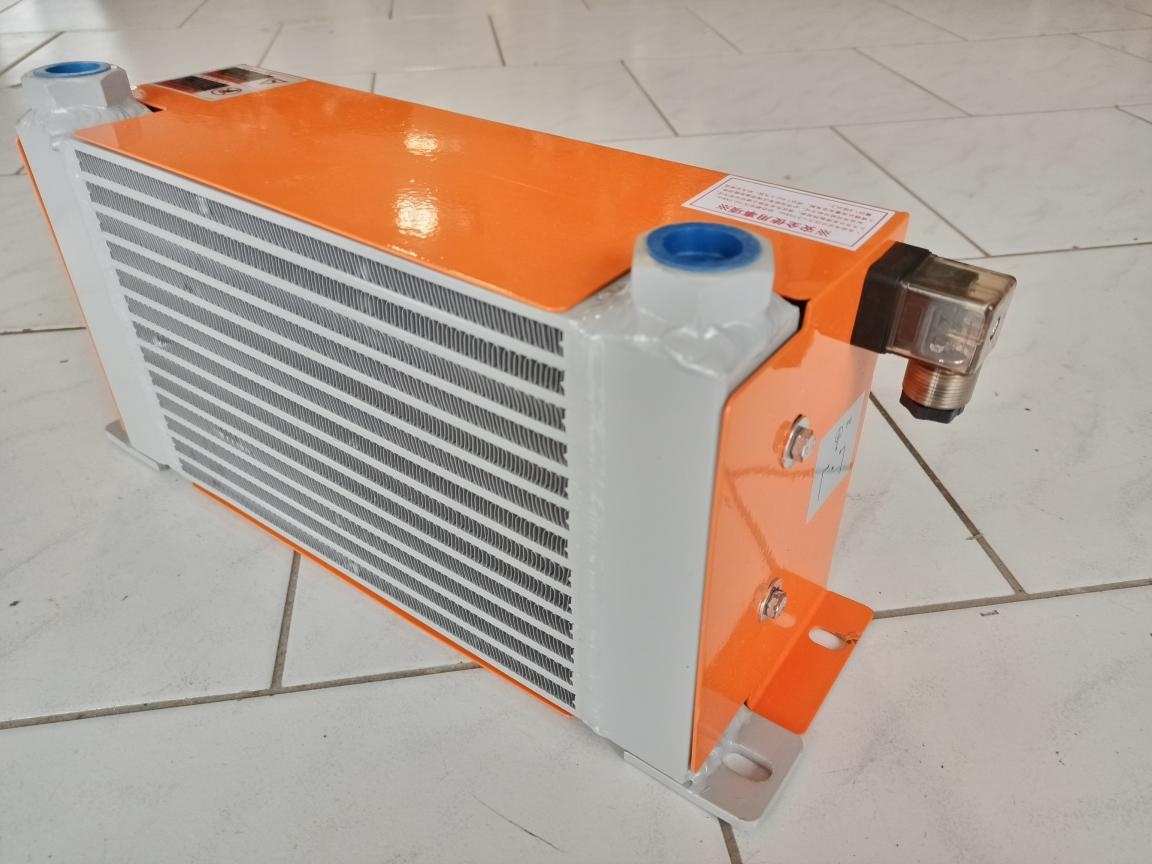 Chladič hydraulického oleje pro minibagry - 3