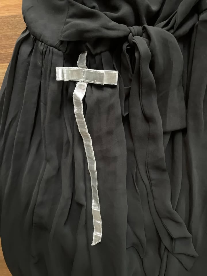 Hedvábné šaty se stříbrnou stuhoua řetízkem, vel S/M, Pussy - 3