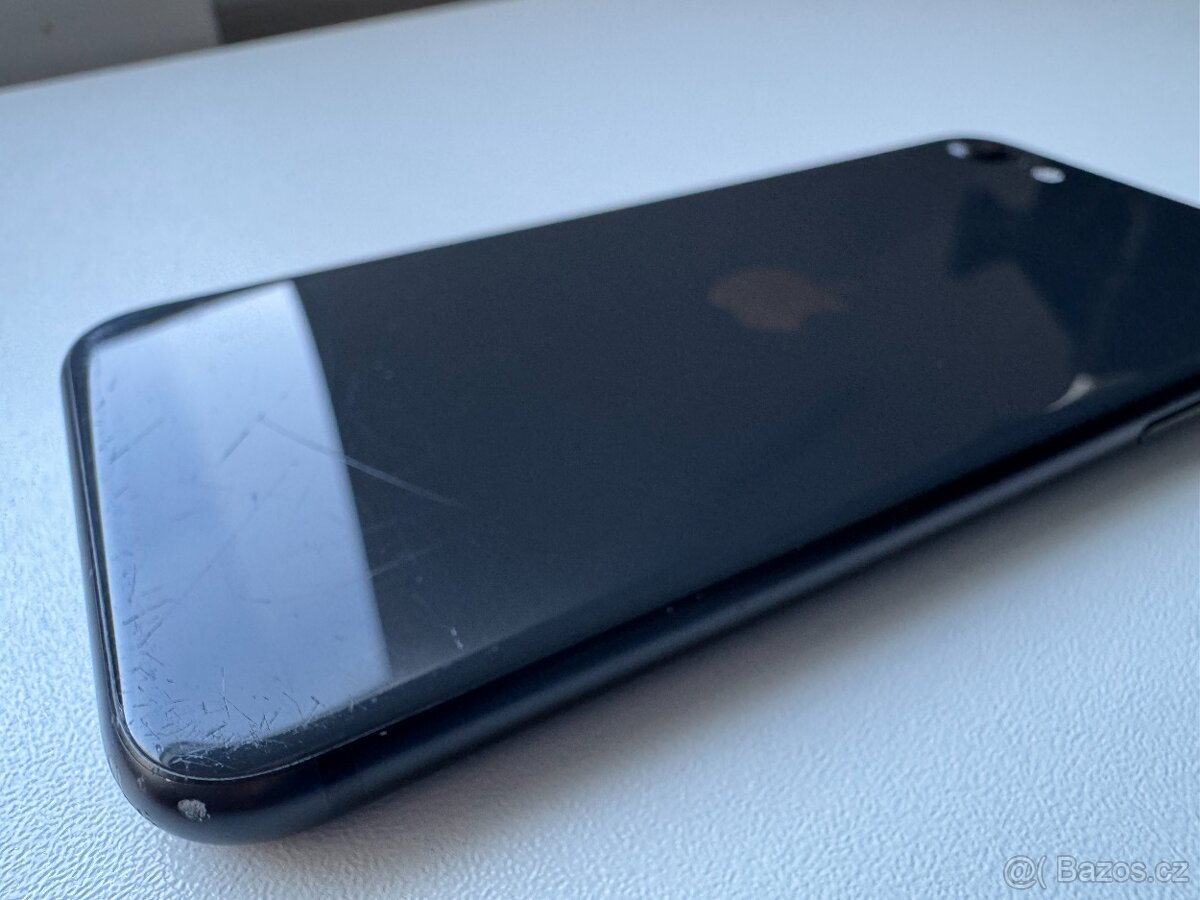 iPhone SE 2020 64 GB - 3