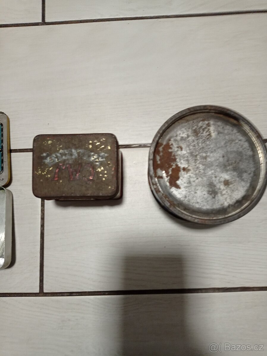 Staré plechové krabičky - 3