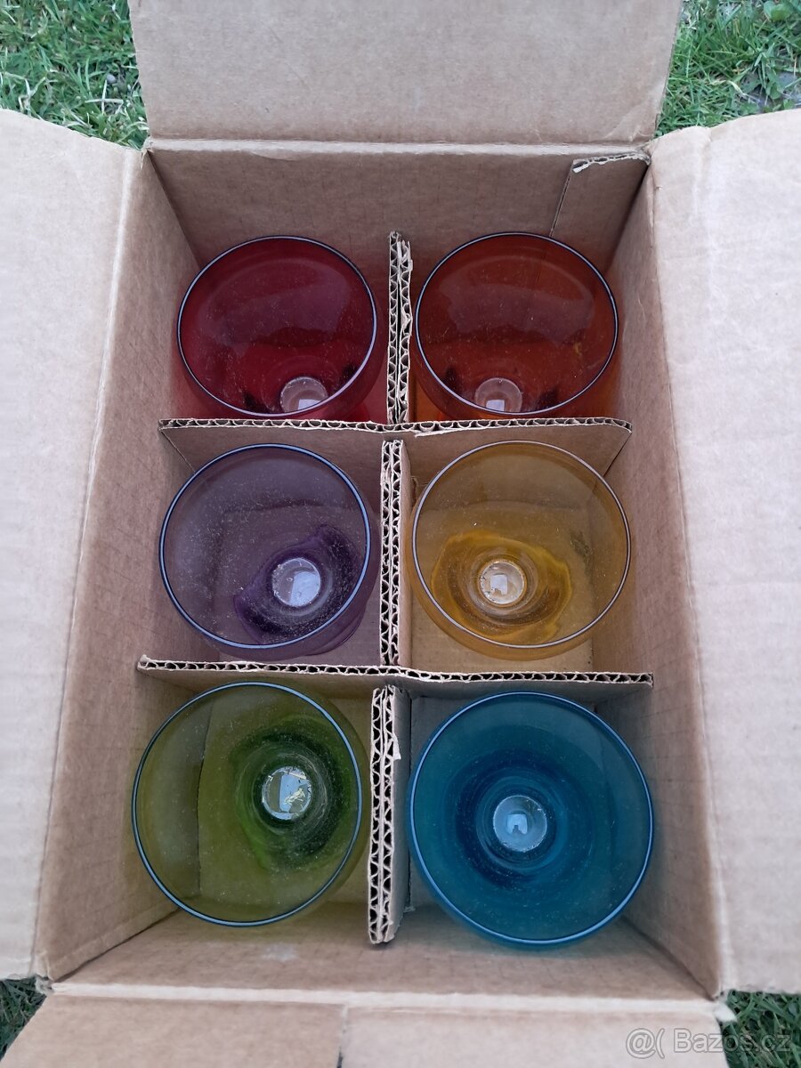 Staré barevné sklenice - 3