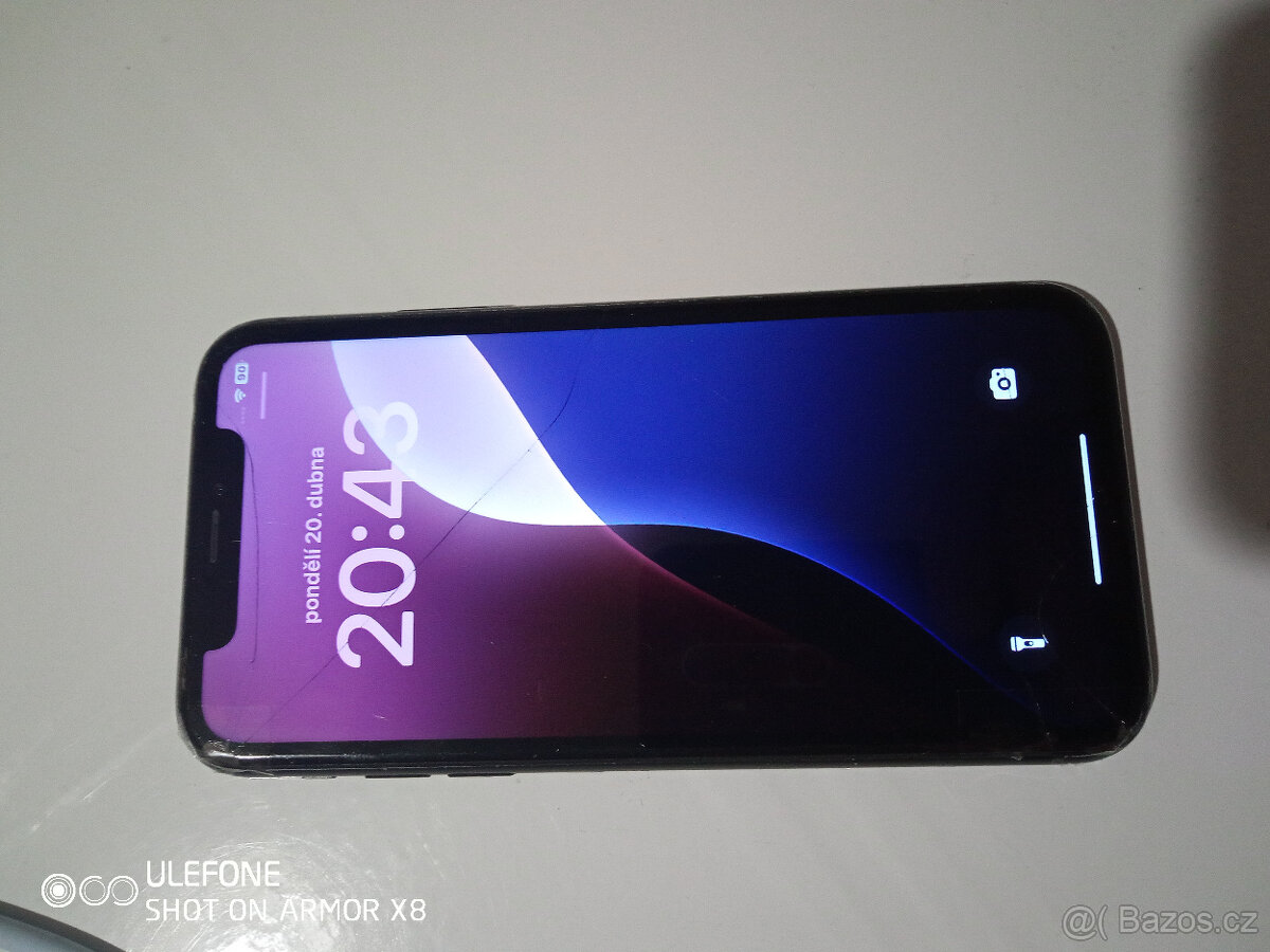 Apple iPhone XR - 3