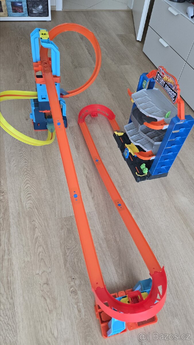 HotWheels autodráha + garáž + doplňky - 3