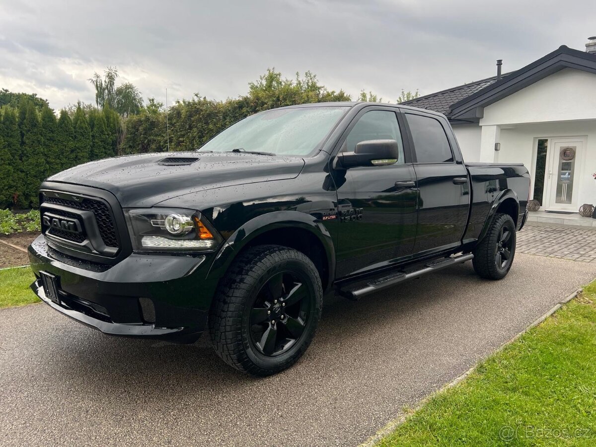 Dodge Ram 1500 5.7 HEMI 4X4 - 2016