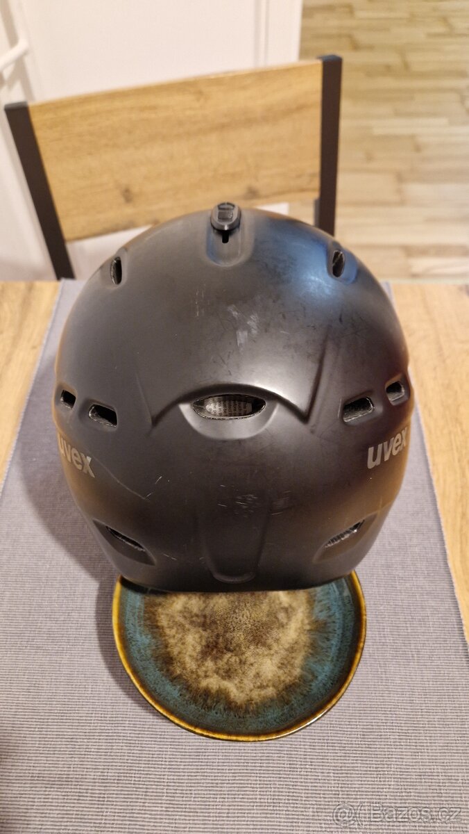 Lyžařská helma Uvex s visorem - 3