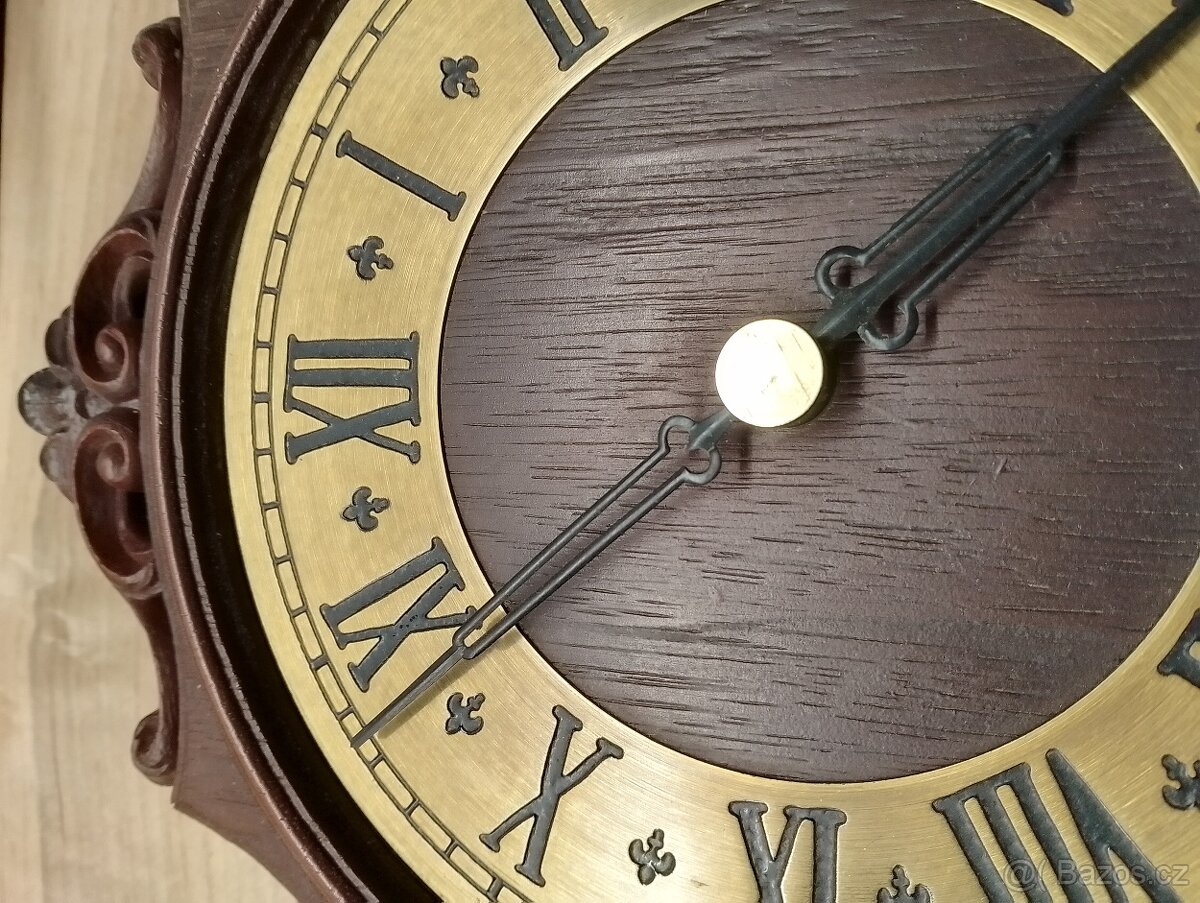 HODINY NÁSTĚNNÉ STAROŽITNÉ - 3