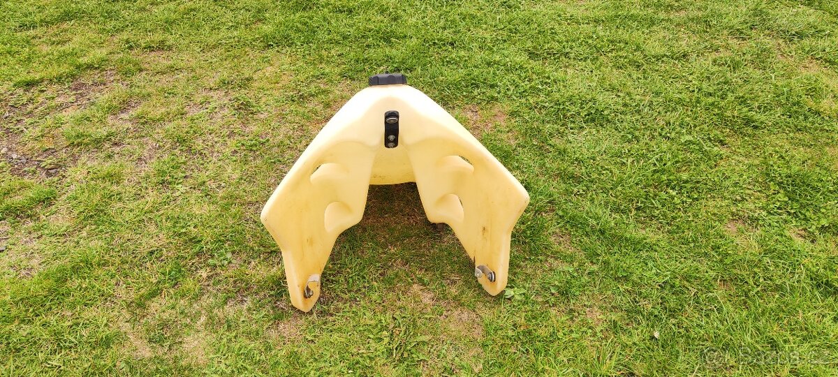 Benzínová nádrž na Yamahu WR - 3