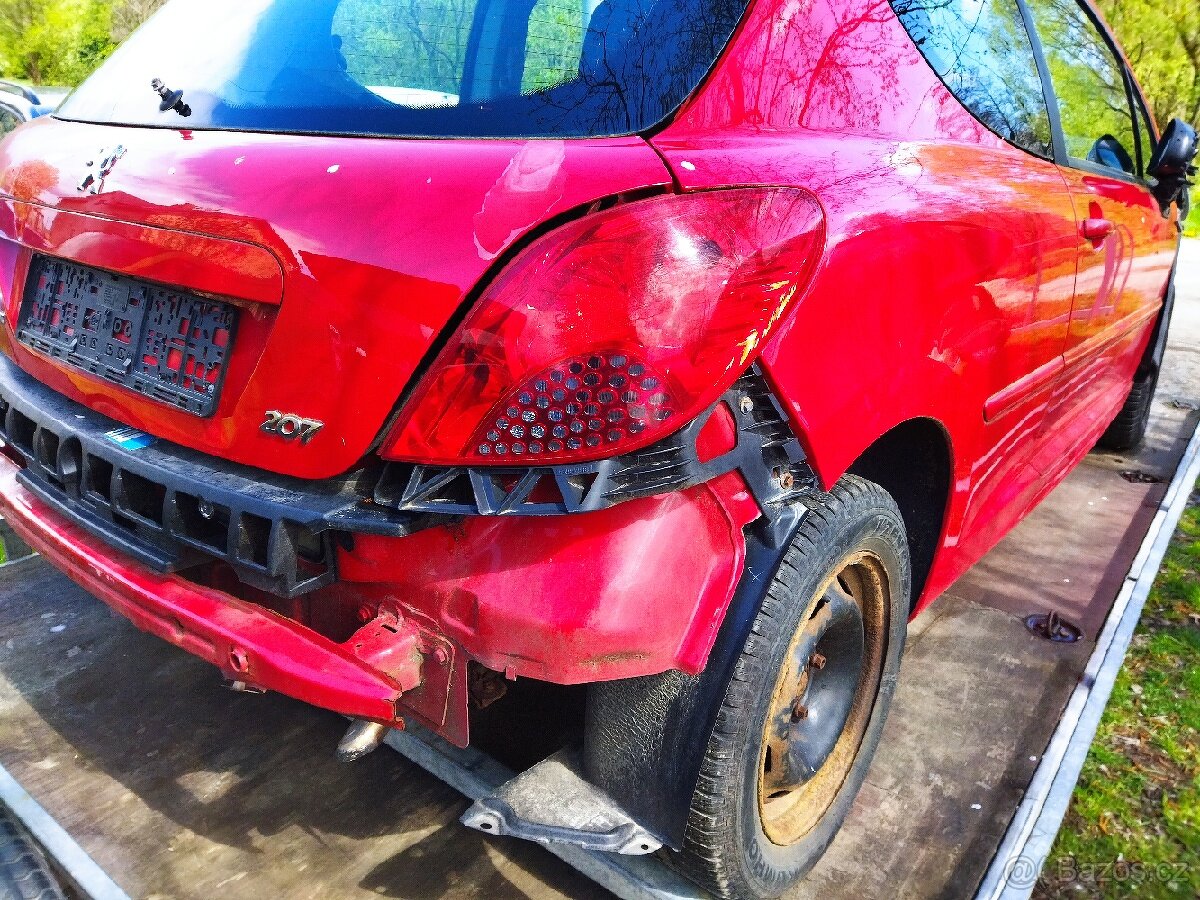 Prodám veškeré náhradní díly z Peugeot 207 - 3