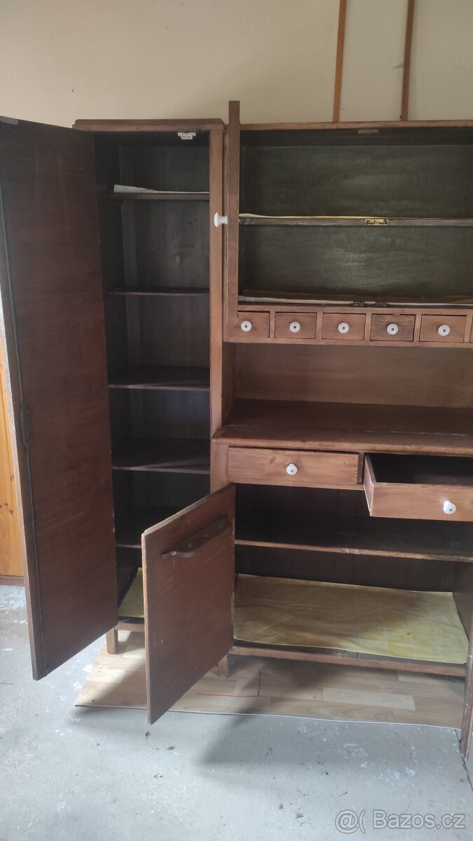 Starý kuchyňský kredenc - 3