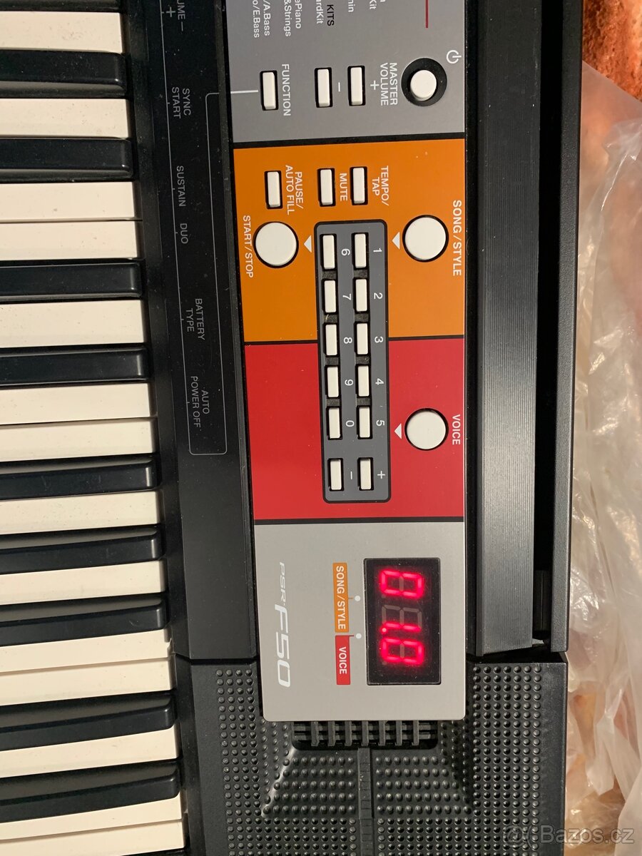 Yamaha digital keyboard - 3