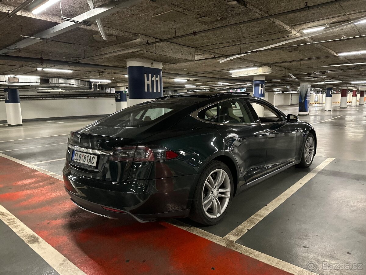 Tesla Model S - 3