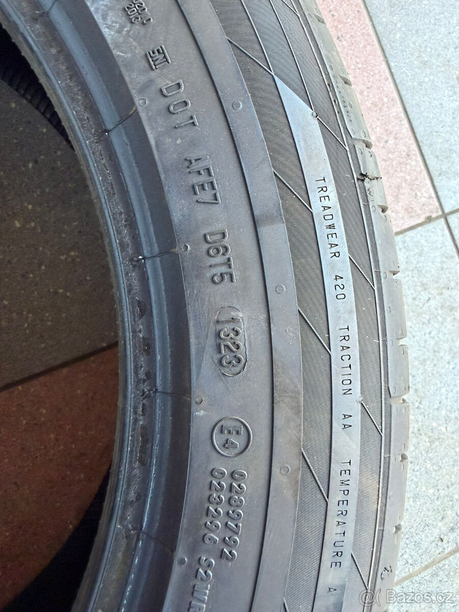 235/55R19 - 3