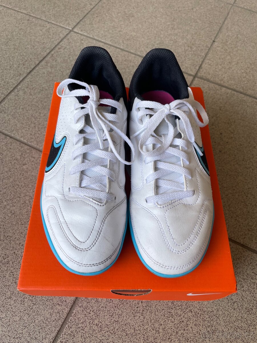 Kopačky Nike JR LEGEND 9 CLUB IC - 3