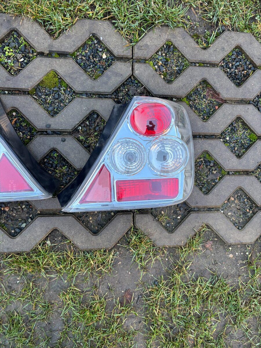 Honda Civic 7G sport - Prahy, zadní nárazník a světla. - 3