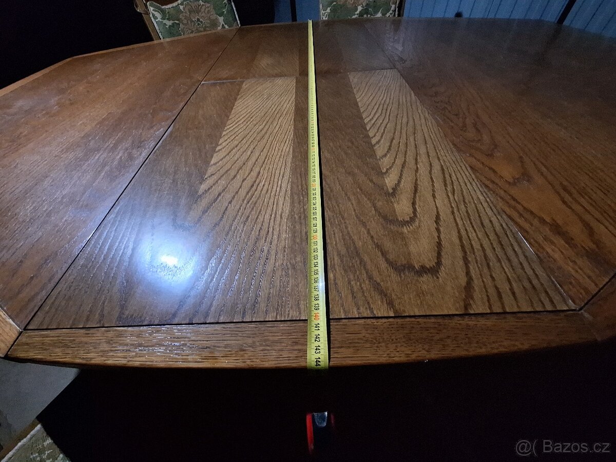 Jídelní stůl s šesti židlema - 3