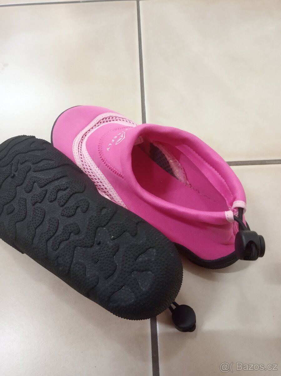 Prodáme Dívčí obuv do vody vel.31 - 3