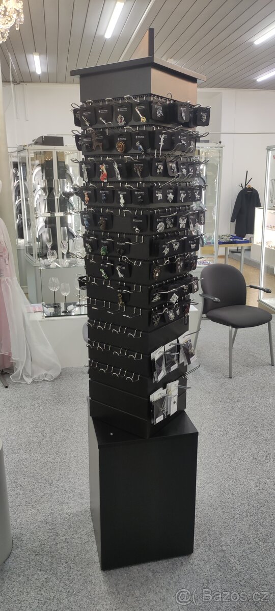 Prodejní otočný stojan. - 3