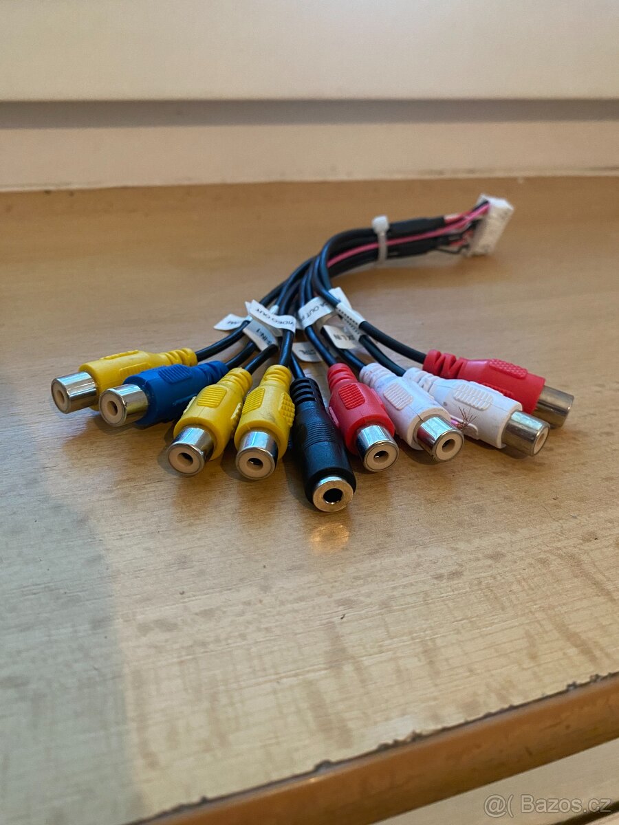 20 PIN konektor pro autorádia - 9 RCA - 3