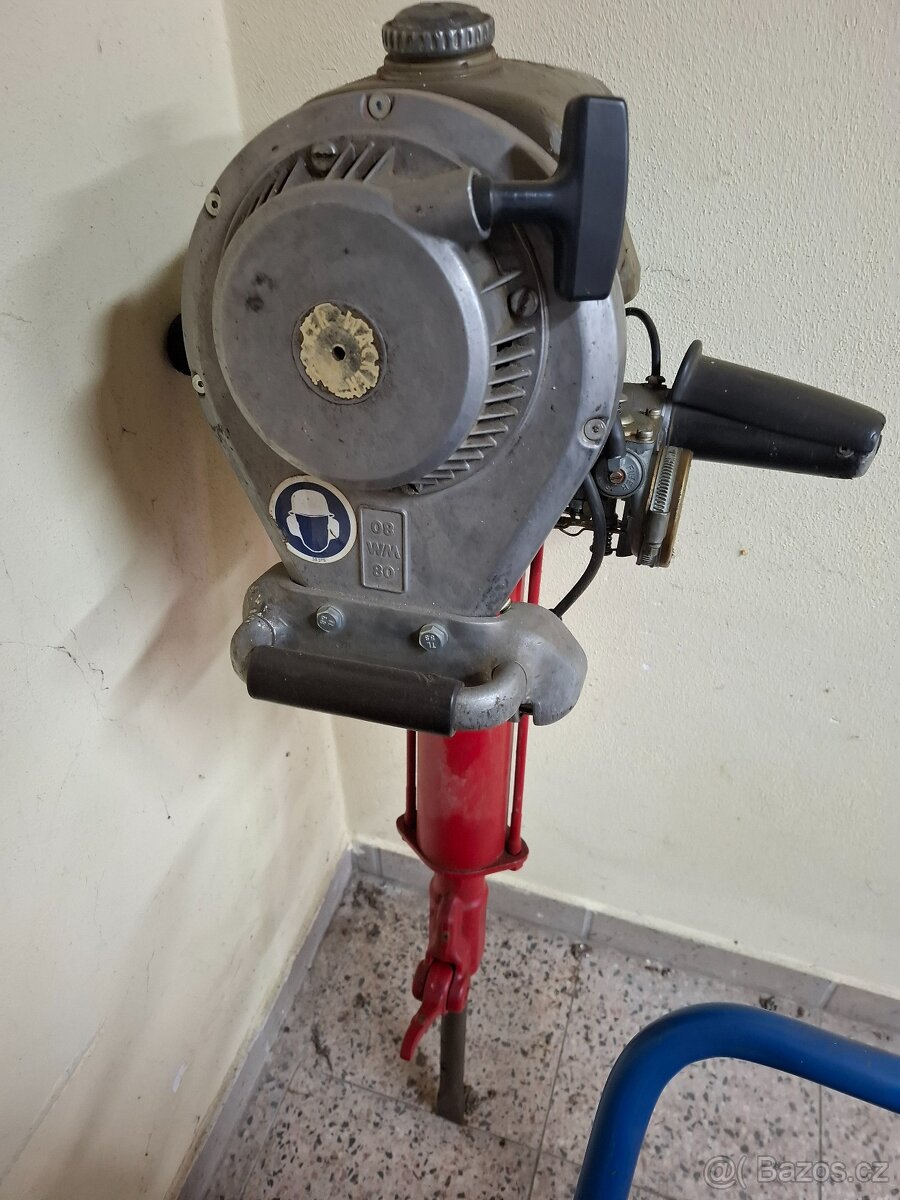 Zbíječka_motorové kladivo_Zn. WACKER - 3