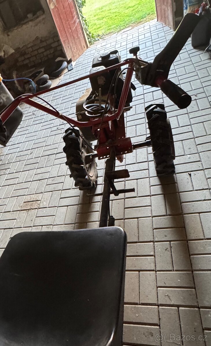 Malotraktor s přívěsem - 3