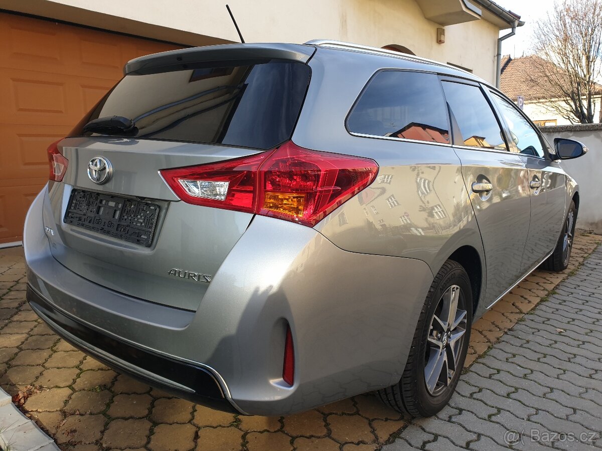 TOYOTA AURIS kombi 1,6i 97KW KAMERA 8xKOLA - 3