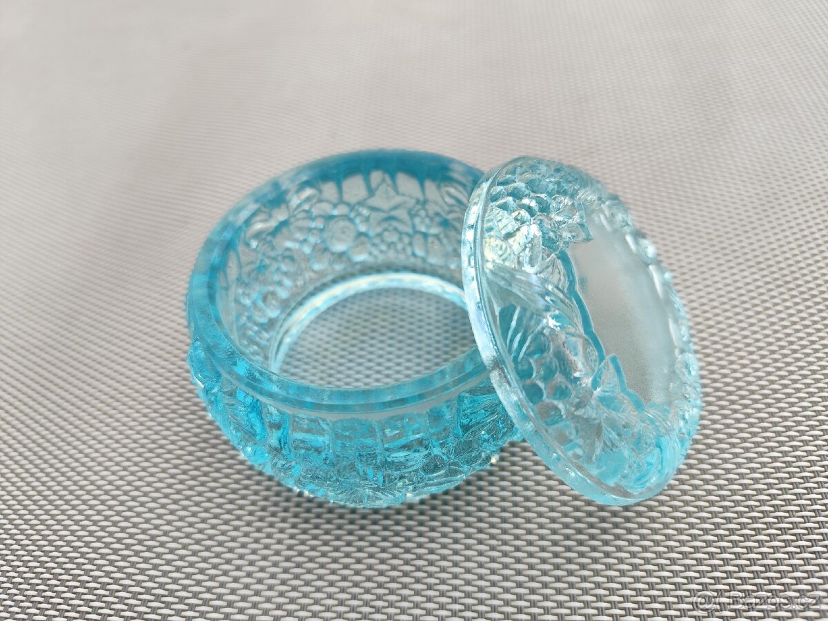 ŠPERKOVNICE Z BROUŠENÉHO SVĚTLE MODRÉHO SKLA S VÍČKEM - 3