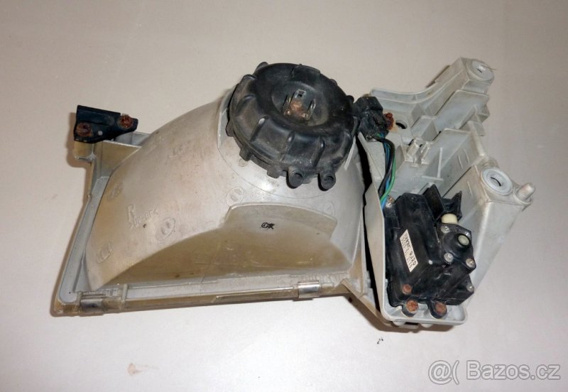 Mazda Demio 1997-00 reflektor přední pravý - 3