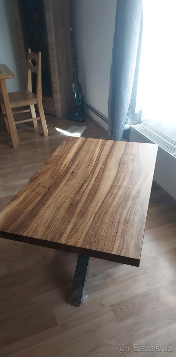 Ořechový konferenční stolek - 3