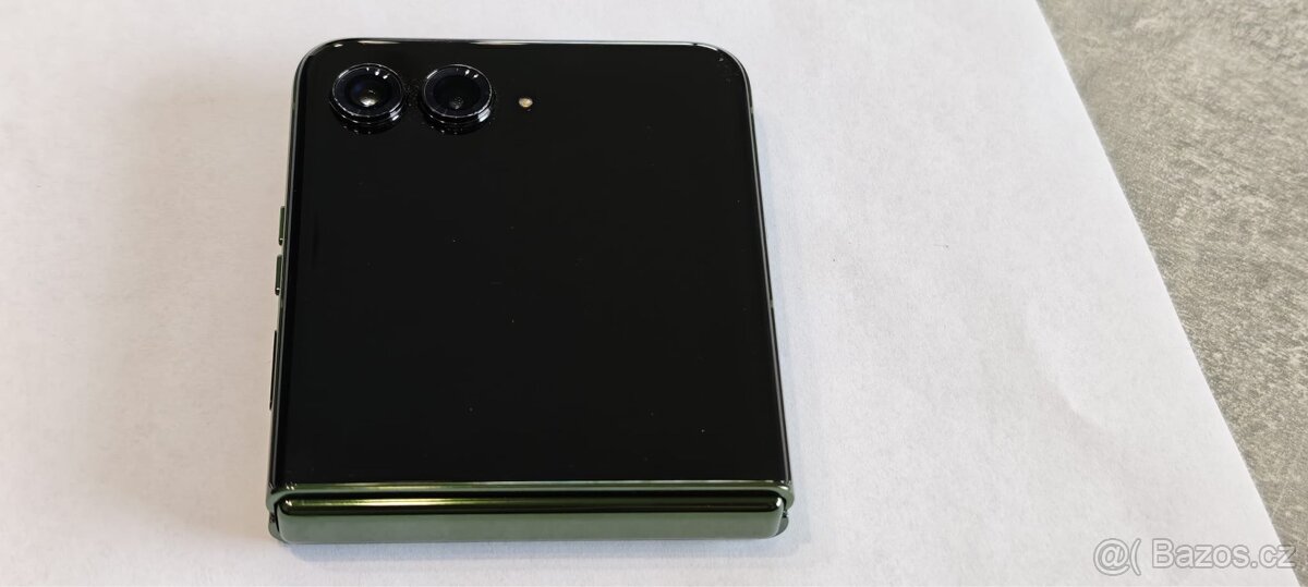 Motorola RAZR 50 Ultra - 3