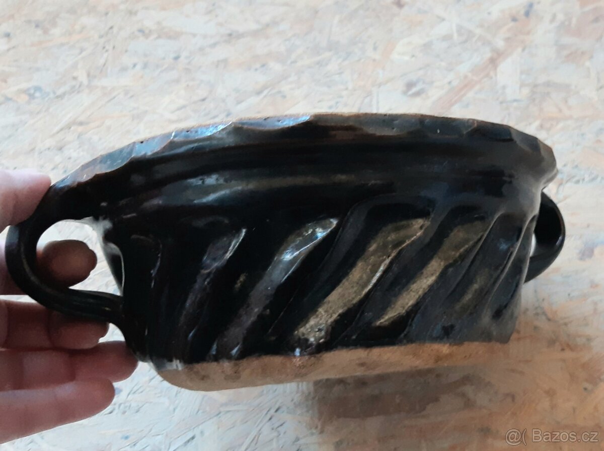 Menší kameninová forma na bábovku. - 3