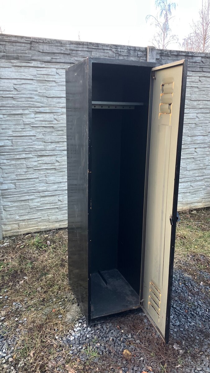 Retro plechová skříň - 3