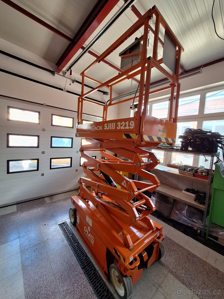 Nůžková plošina SKYJACK SJIII 3219 - 3