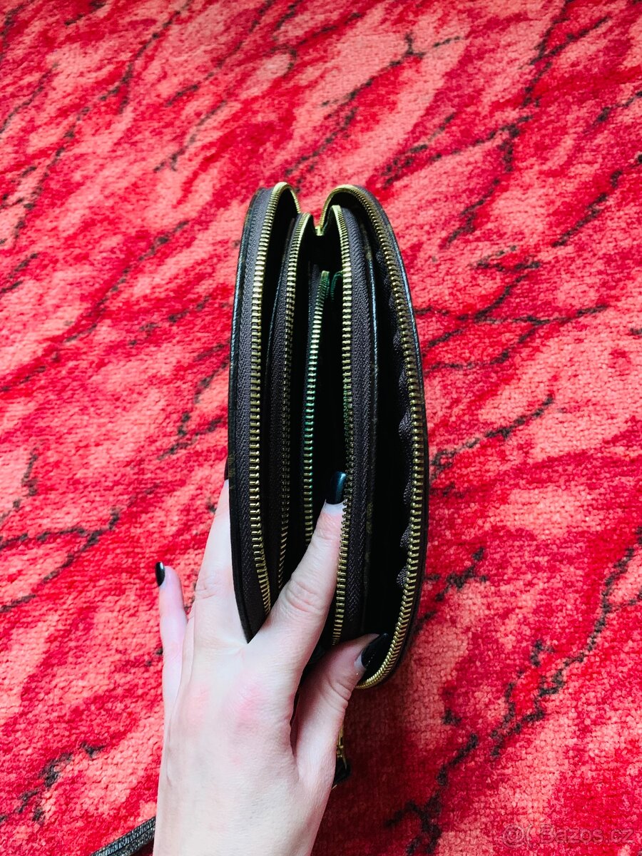 Sada 3 kosmetických taštiček plus kšiltovka - 3