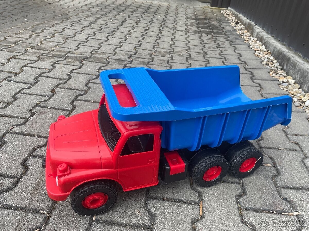 Kuchyňka, koník, auto Tatra - 3