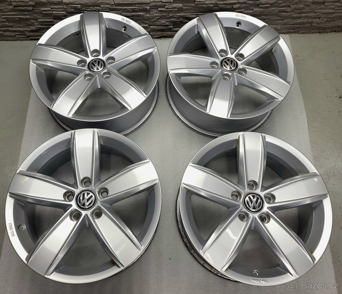 17" Originál VW Corvara 5x112 Passat B8 - 3