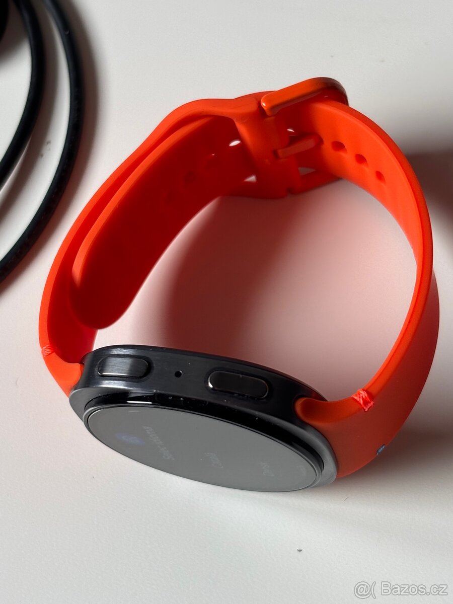 Samsung Galaxy Watch 8 40mm, Orange & Silver - 3