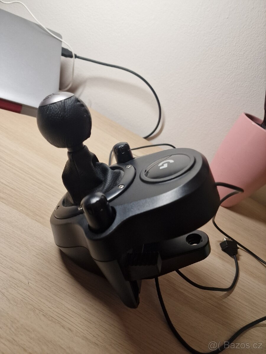 Logitech G26 Driving Force + řadící páka - 3