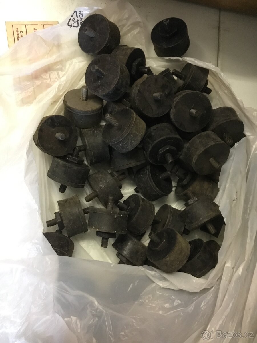 Škoda 1203 držák - 3