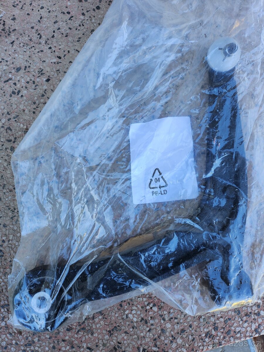 LEVÉ přední RAMENO - 3