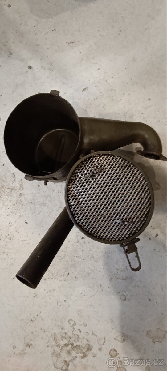 Vzduchový filtr na traktor. - 3