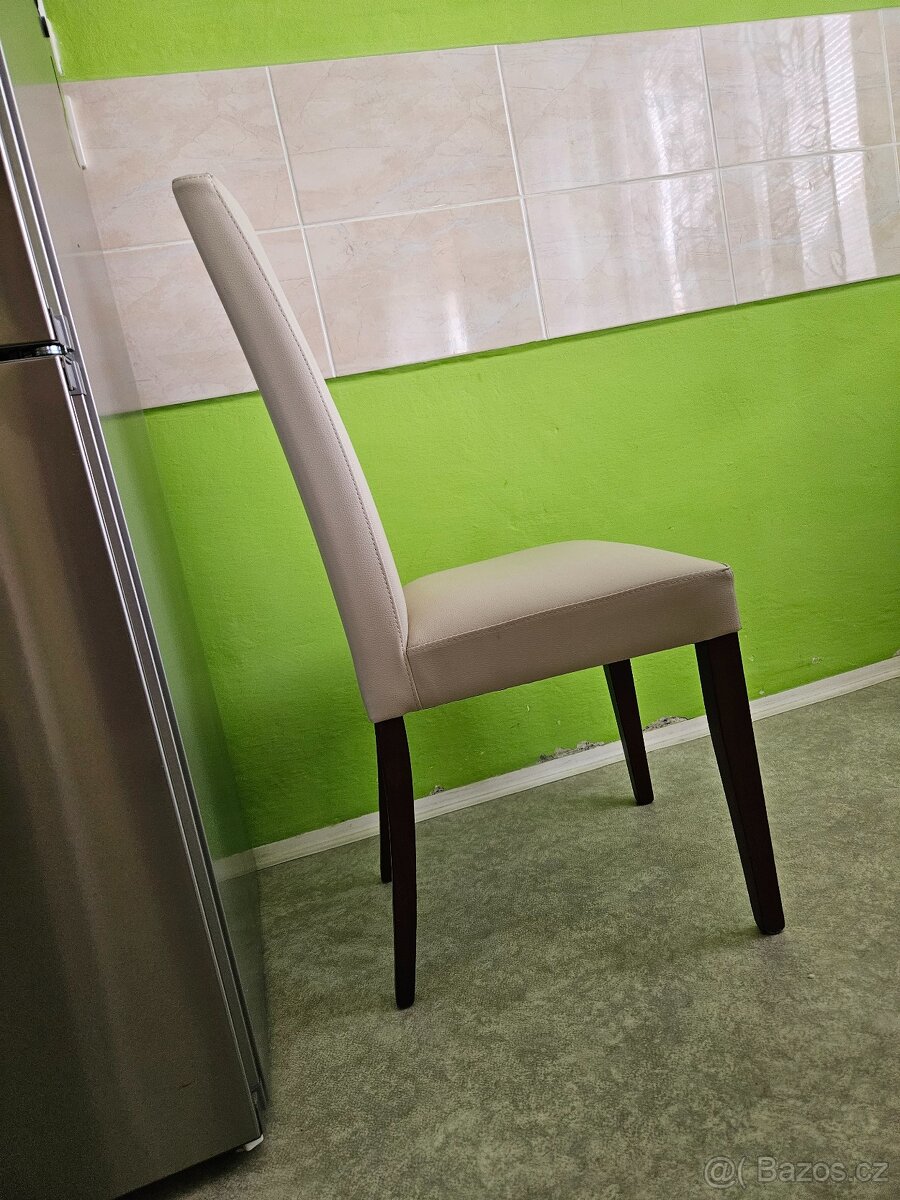 Jídelní stůl se 4 židlemi - 3